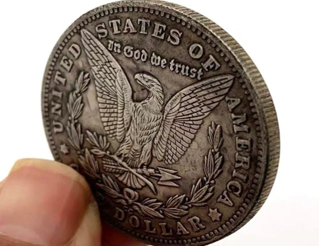 Hobo Coin - Pièce d'amour crâne dans une capsule de protection en plastique gravée en cuivre