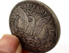 Hobo Coin - Pièce d'amour crâne dans une capsule de protection en plastique gravée en cuivre