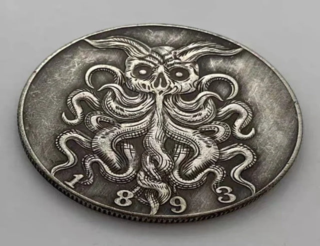Hobo Coin - Poulpe maléfique dans une capsule de protection en plastique gravée en cuivre
