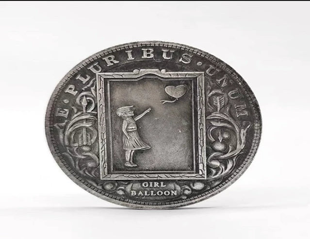 Hobo Coin – Fille et ballon – Pièce cadeau artisanale en cuivre gravé