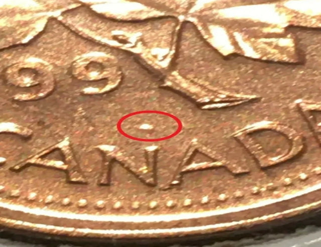 1999 Canada 1 Cent Error Coin un point sur le dessus du N au Canada + « N » Dot Variety BU.